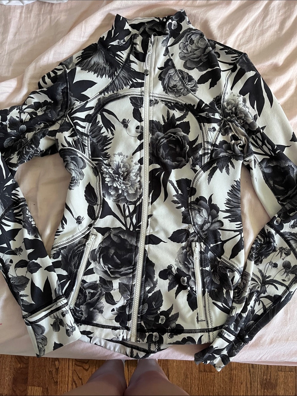 Lululemon like new define jacket black and white flower pattern